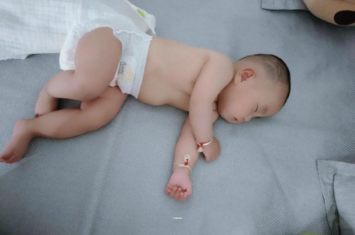 滨州宝宝积食发烧怎么处理